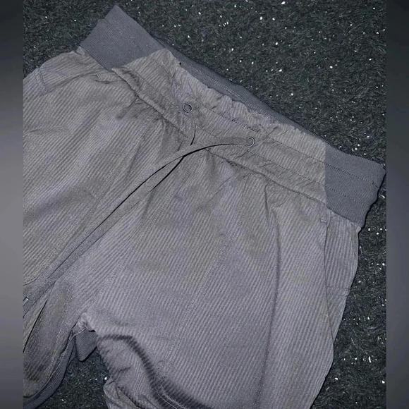 Lululemon Beyond the Studio Black Crop Size 6 - Picture 8 of 13